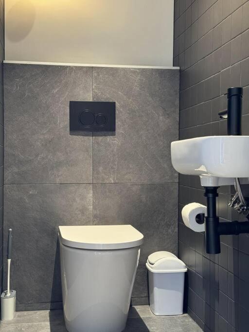 Black-Luxe Living In The Heart Of City Apartman Christchurch Kültér fotó